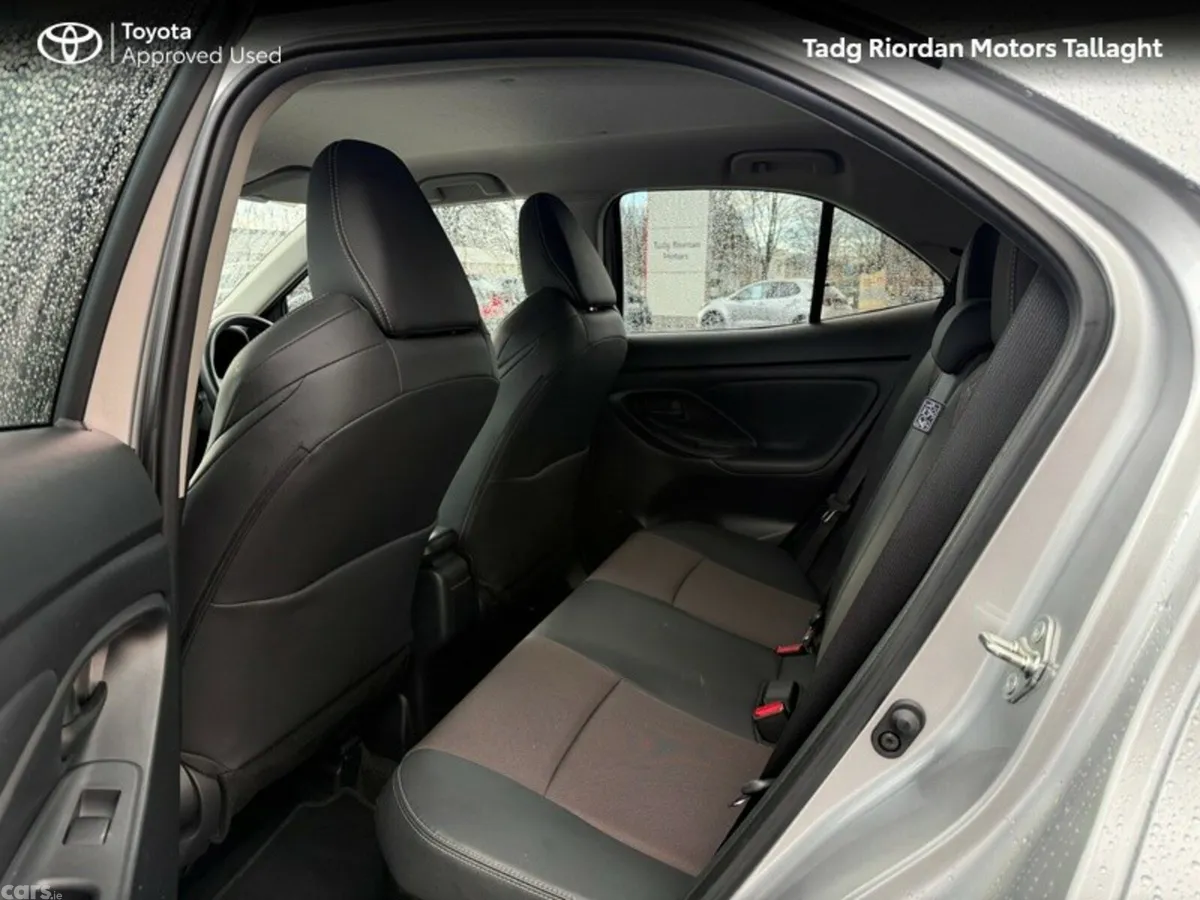 Toyota Yaris Cross Hatchback, Petrol Hybrid, 2024, Silver