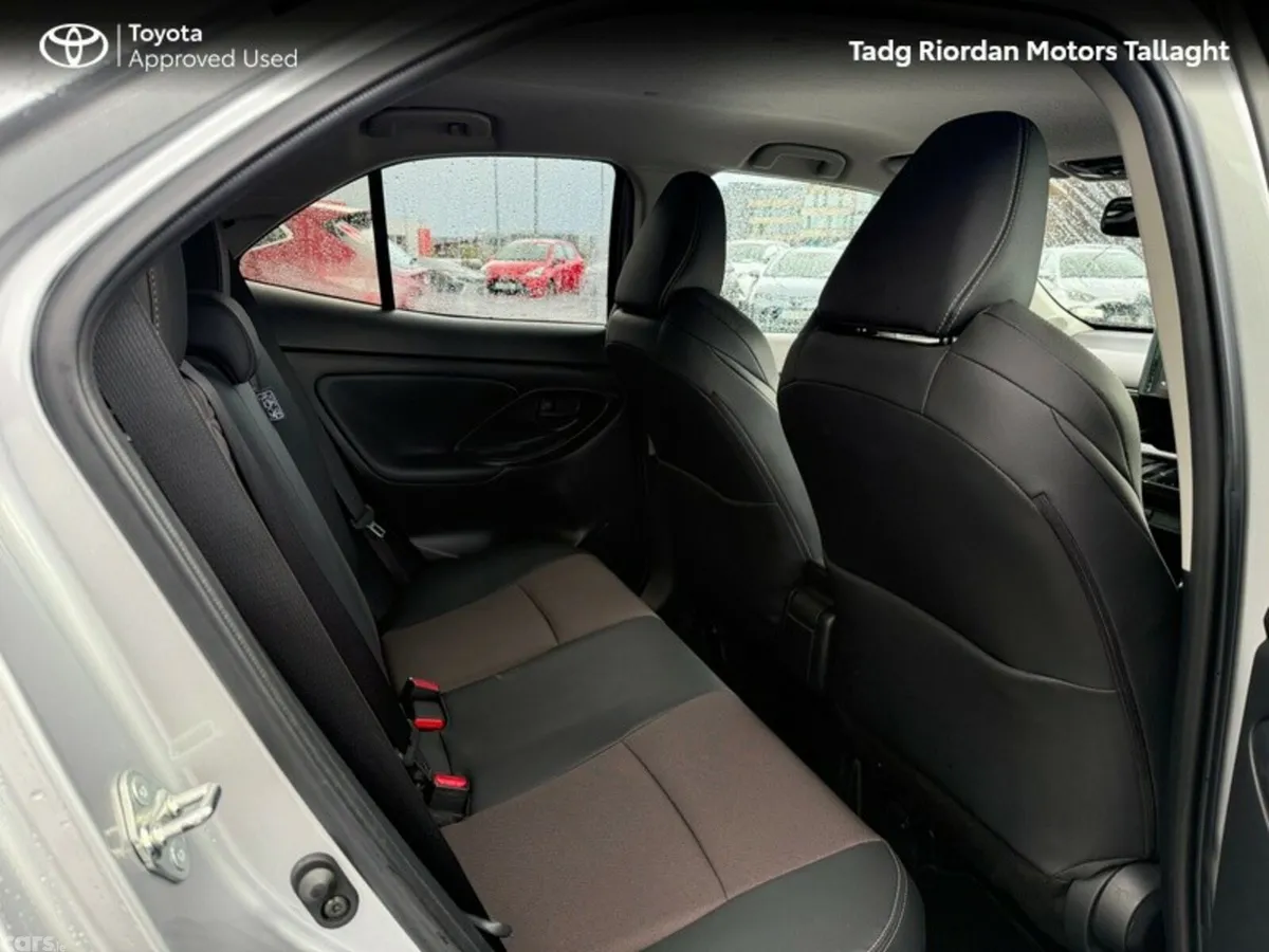 Toyota Yaris Cross Hatchback, Petrol Hybrid, 2024, Silver