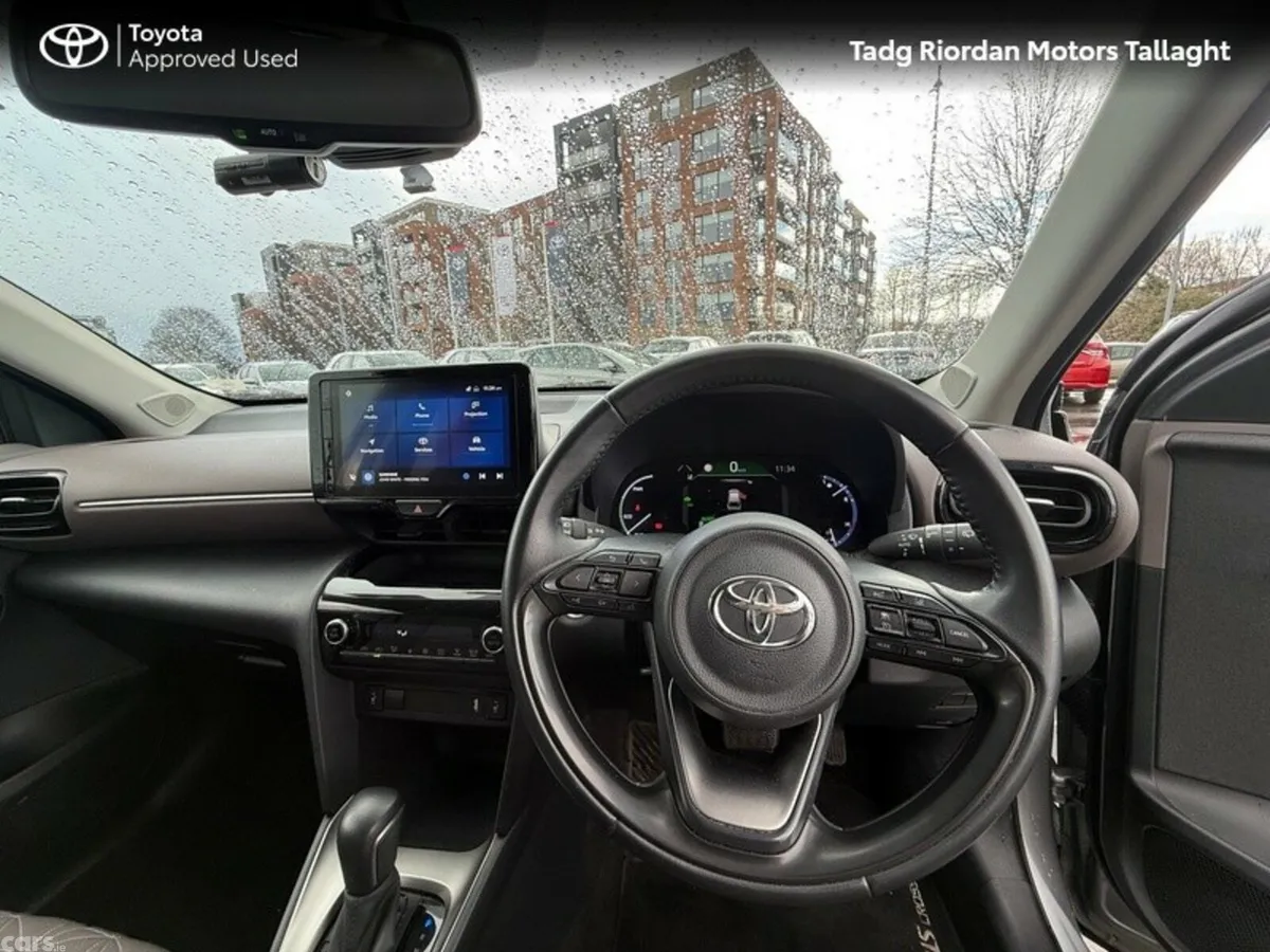 Toyota Yaris Cross Hatchback, Petrol Hybrid, 2024, Silver