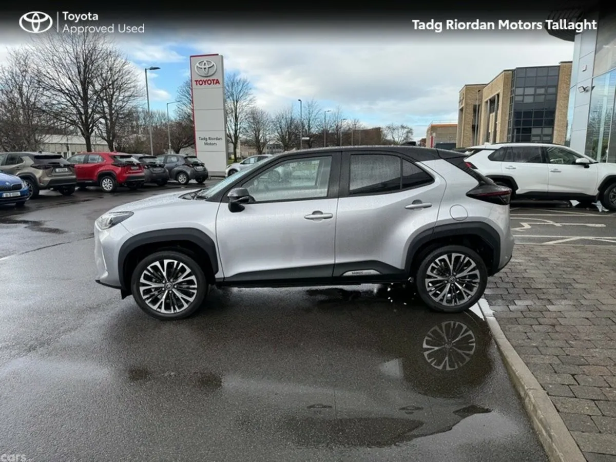Toyota Yaris Cross Hatchback, Petrol Hybrid, 2024, Silver