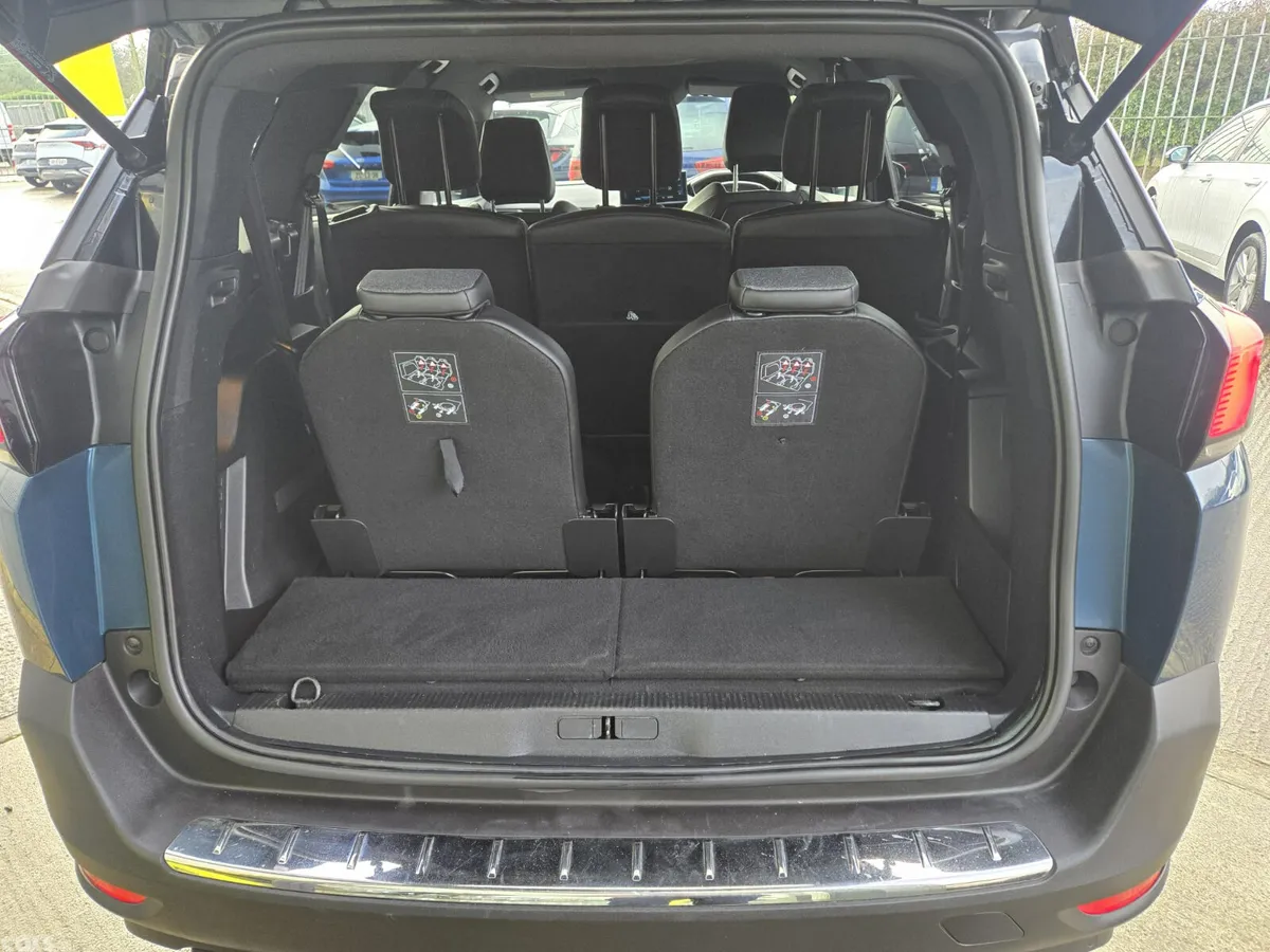 Peugeot 5008 MPV, Diesel, 2023, Blue