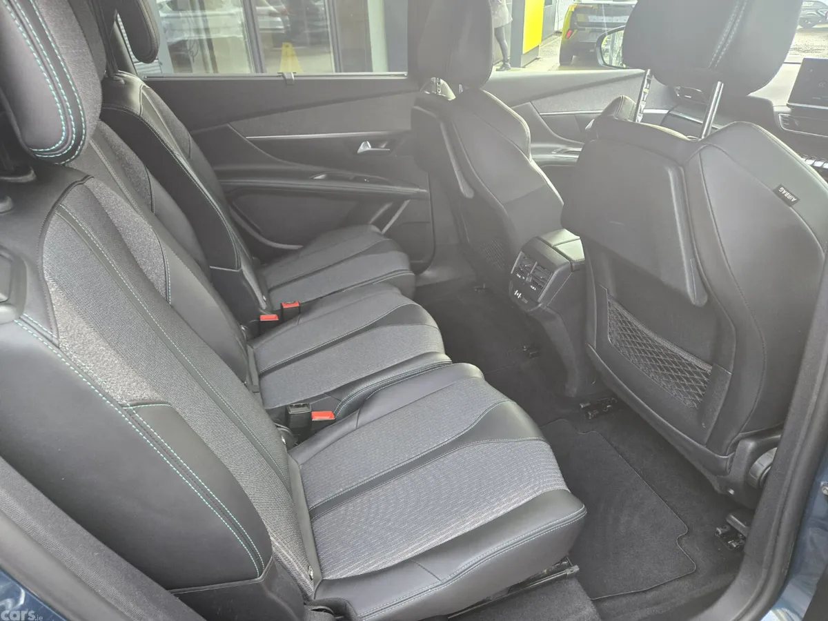 Peugeot 5008 MPV, Diesel, 2023, Blue