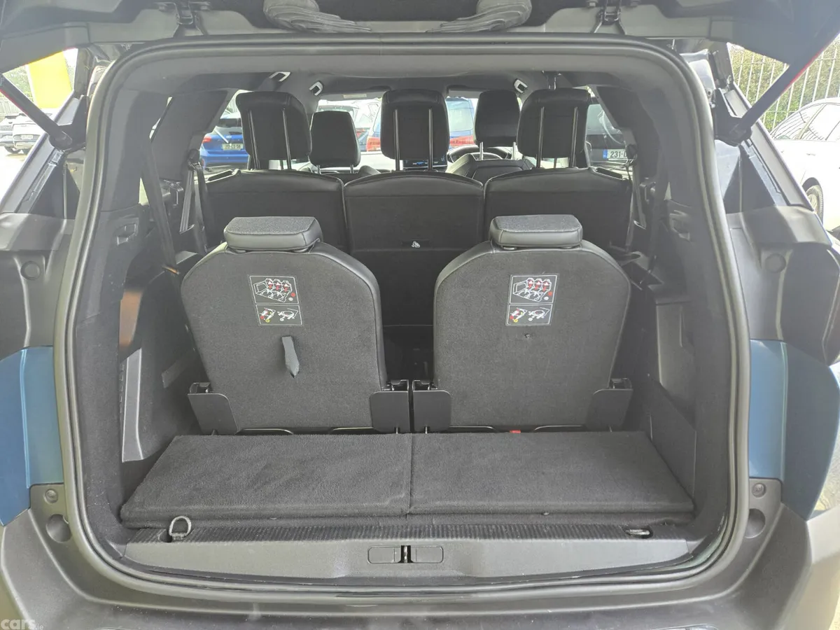 Peugeot 5008 MPV, Diesel, 2023, Blue