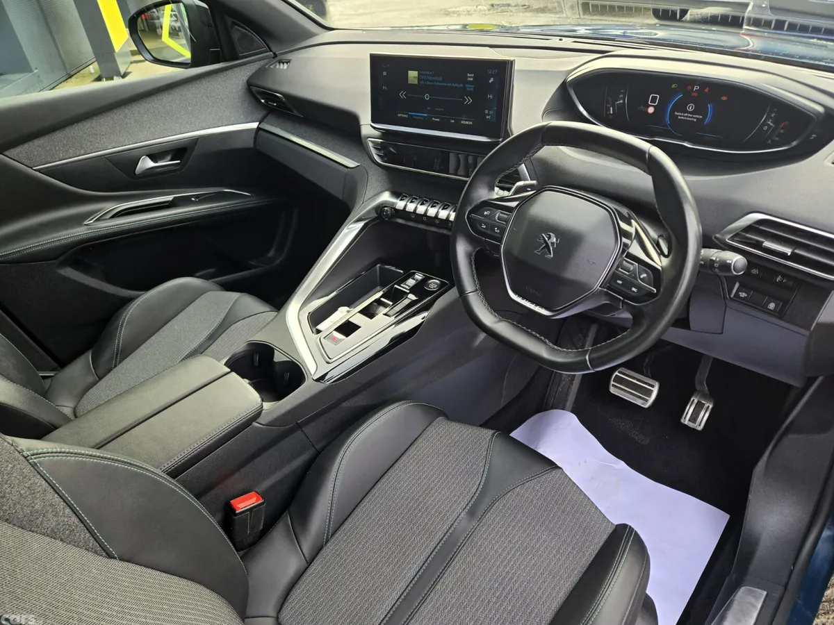 Peugeot 5008 MPV, Diesel, 2023, Blue