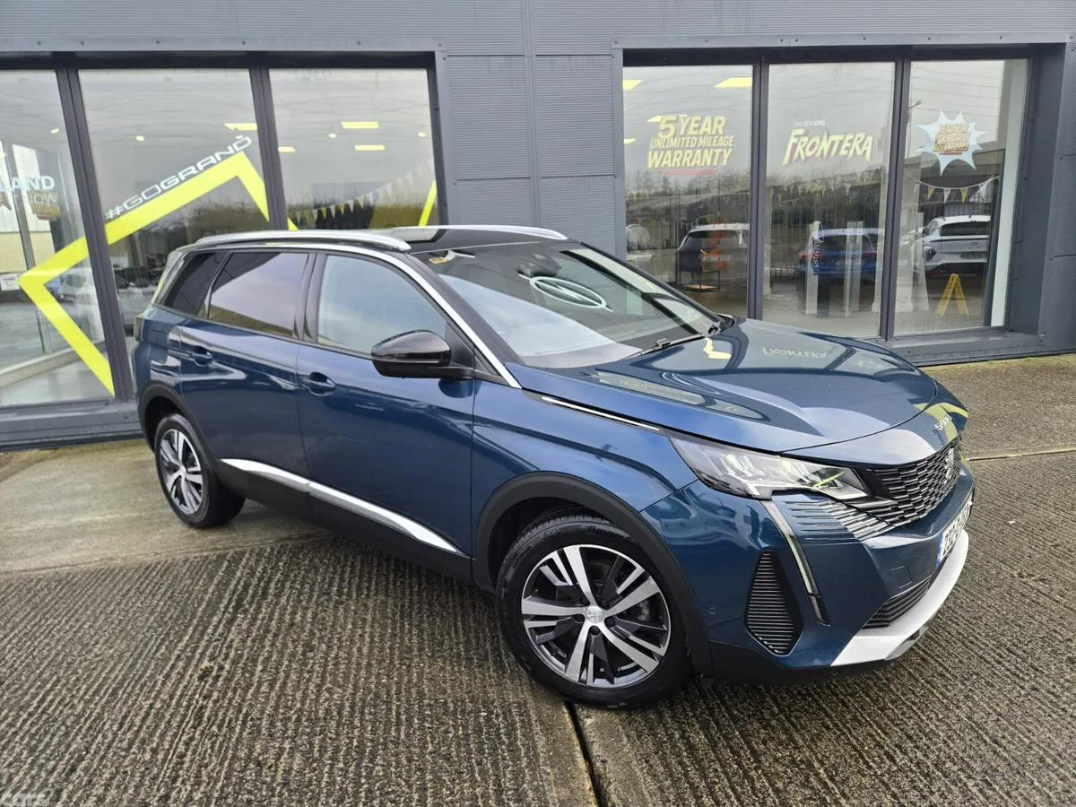 Peugeot 5008 MPV, Diesel, 2023, Blue