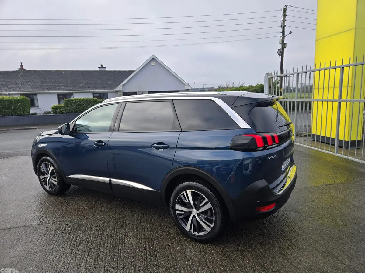 Peugeot 5008 MPV, Diesel, 2023, Blue