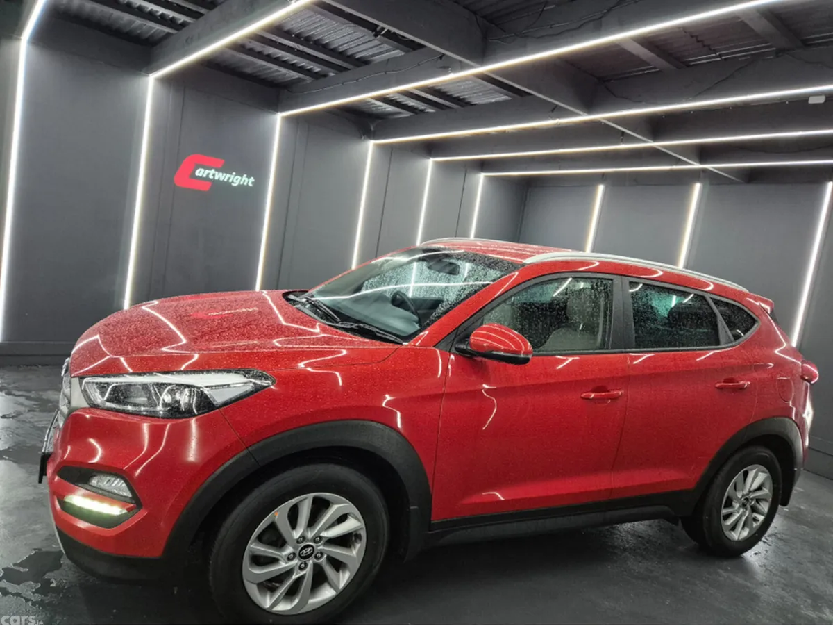 Hyundai Tucson MPV, Diesel, 2017, Red