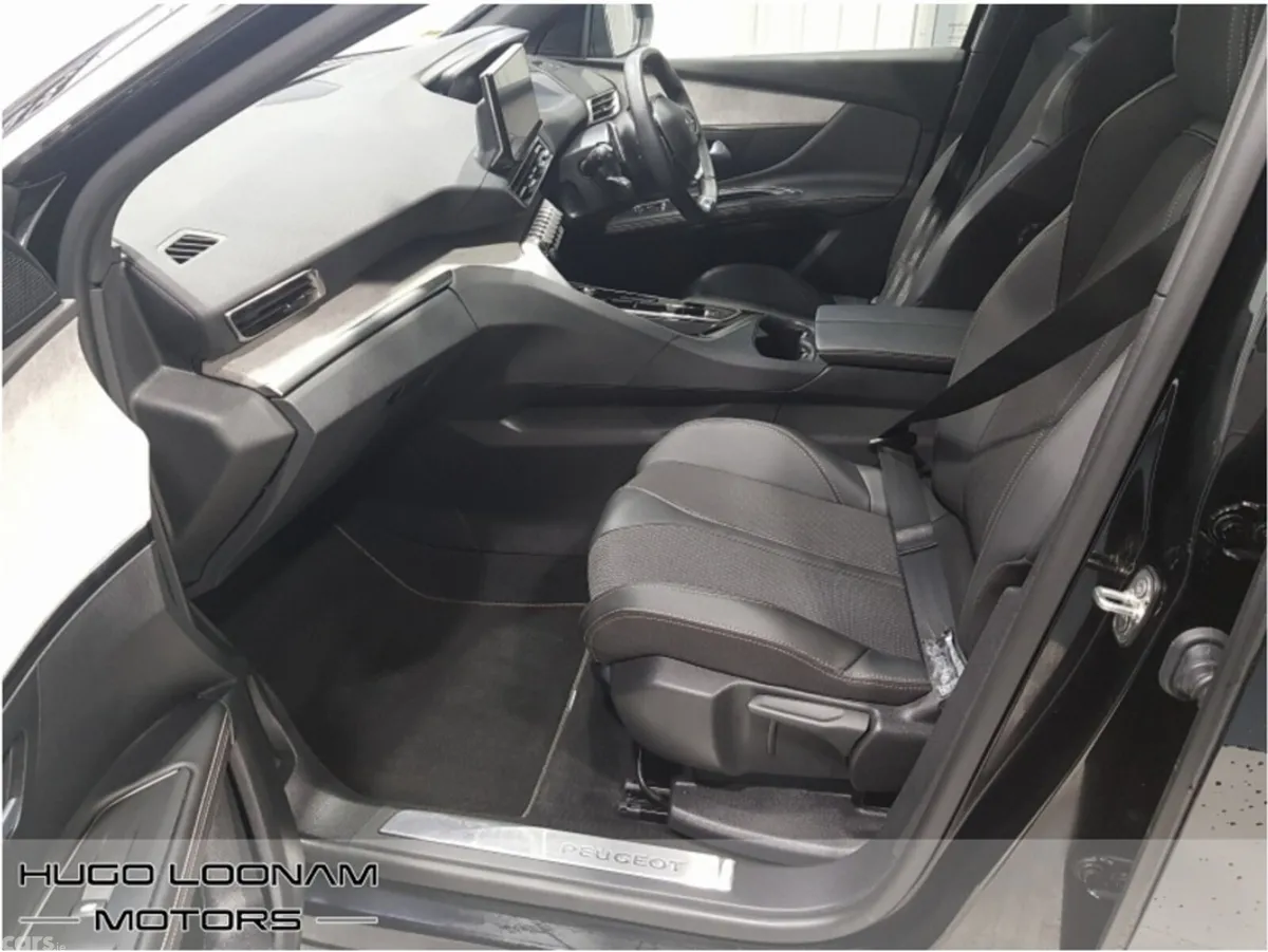 Peugeot 5008 MPV, Petrol, 2025, Black