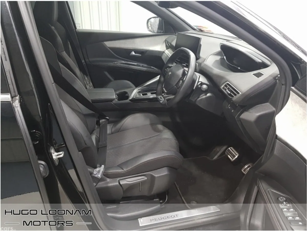 Peugeot 5008 MPV, Petrol, 2025, Black