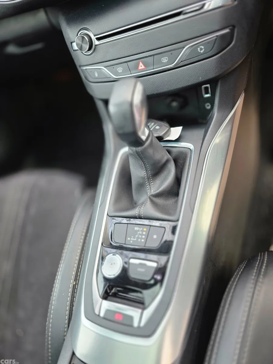 Peugeot 308 Estate, Petrol, 2015, Red
