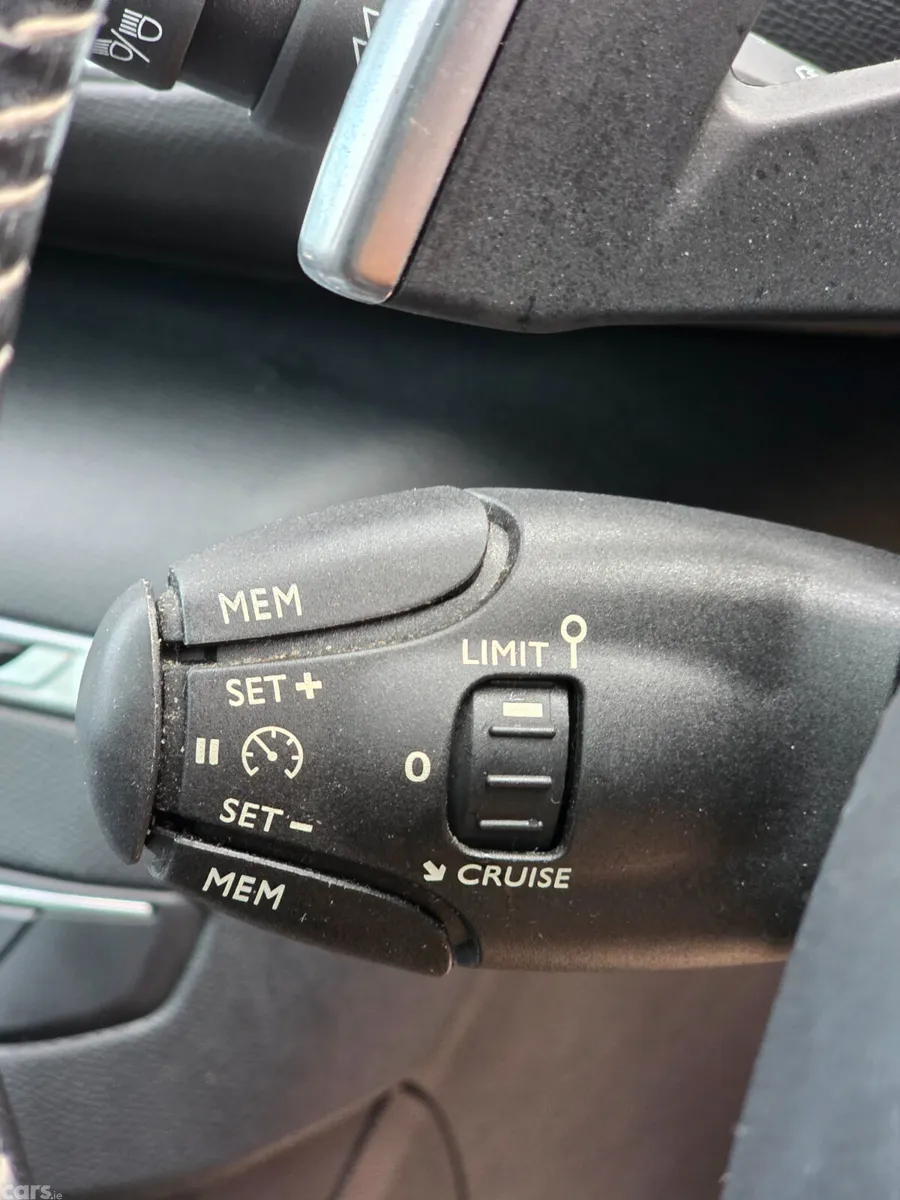 Peugeot 308 Estate, Petrol, 2015, Red