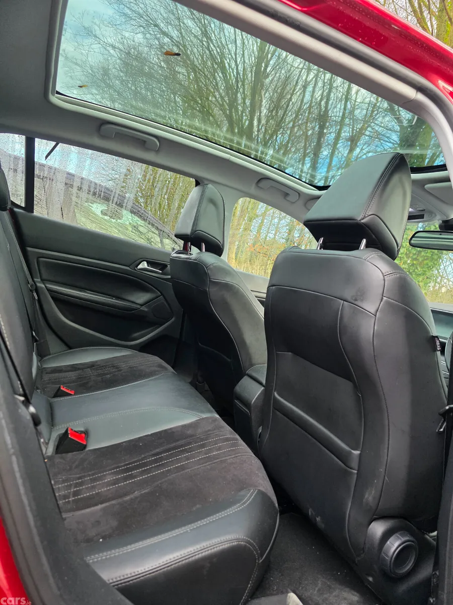 Peugeot 308 Estate, Petrol, 2015, Red