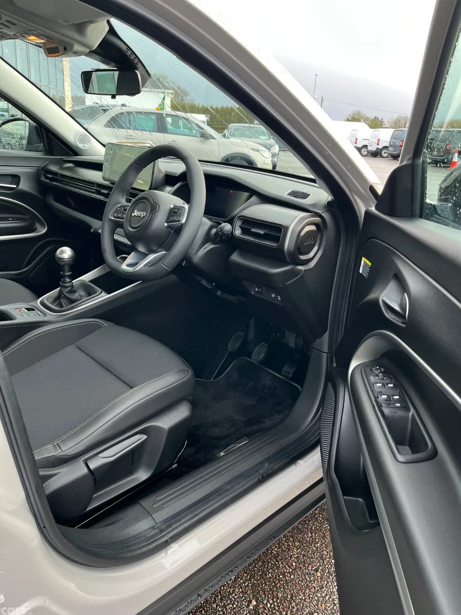 Jeep Avenger SUV, Petrol, 2025, Grey