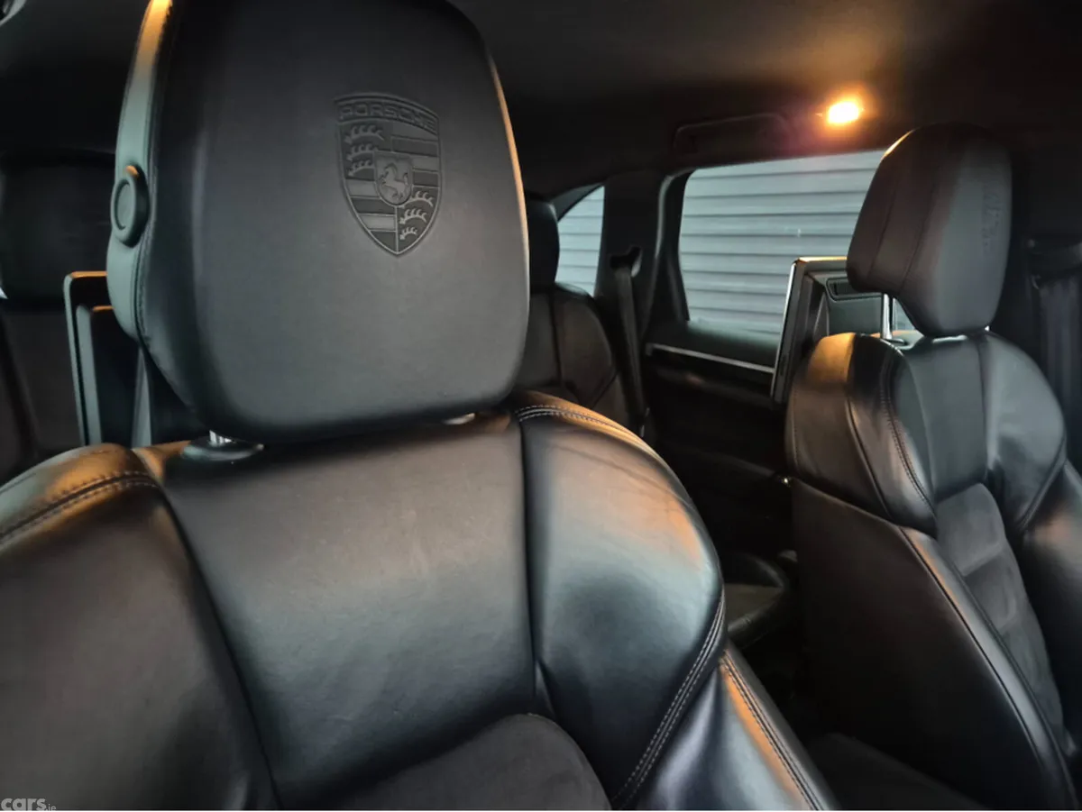 Porsche Cayenne SUV, Petrol Plug-in Hybrid, 2017, Silver