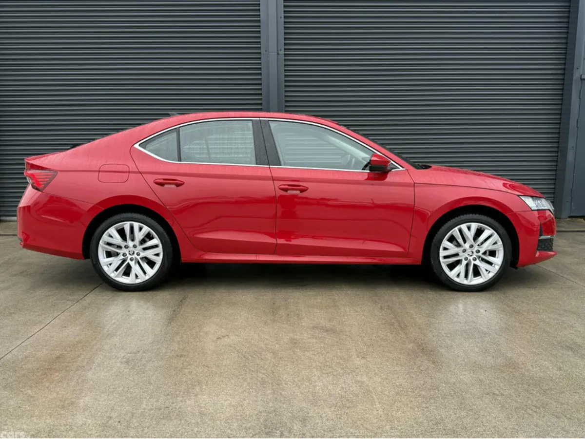 Skoda Octavia Hatchback, Diesel, 2025, Red