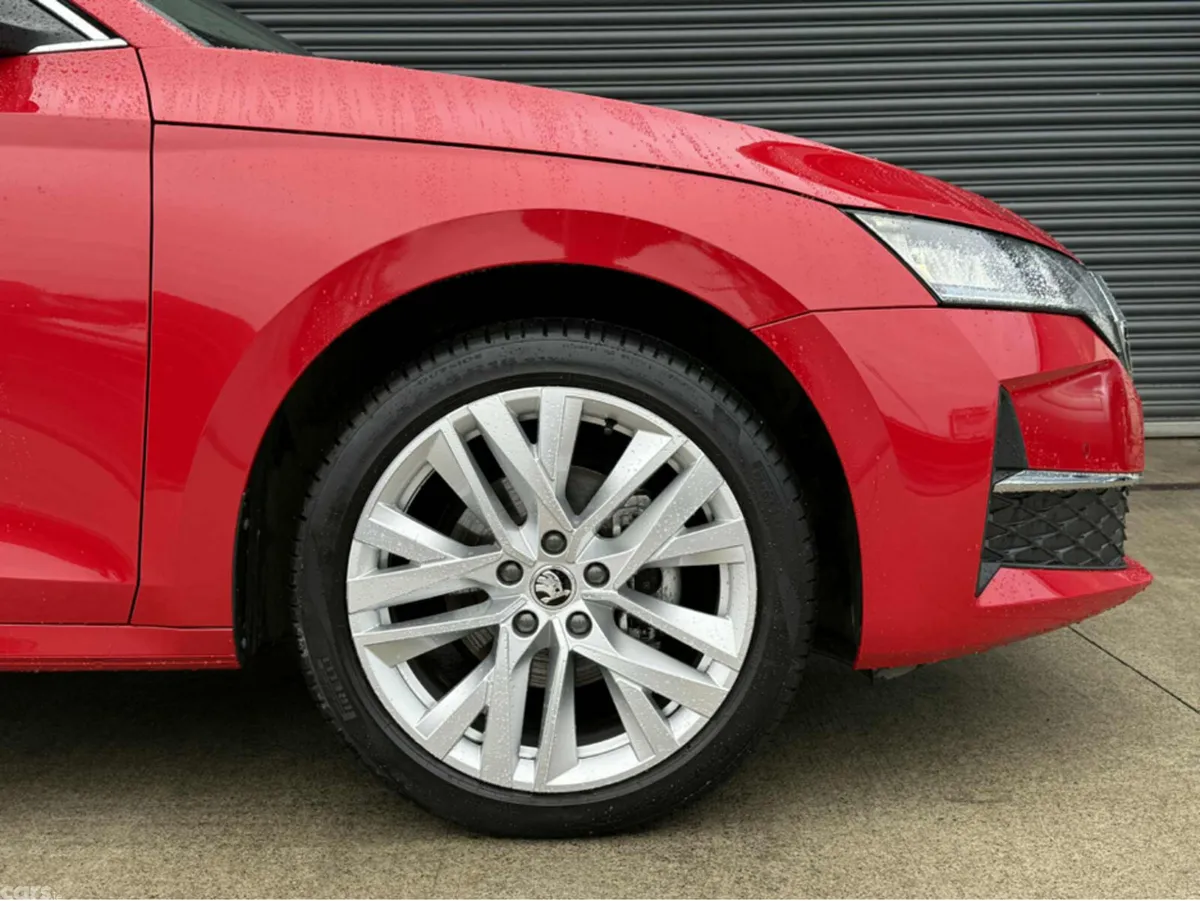 Skoda Octavia Hatchback, Diesel, 2025, Red