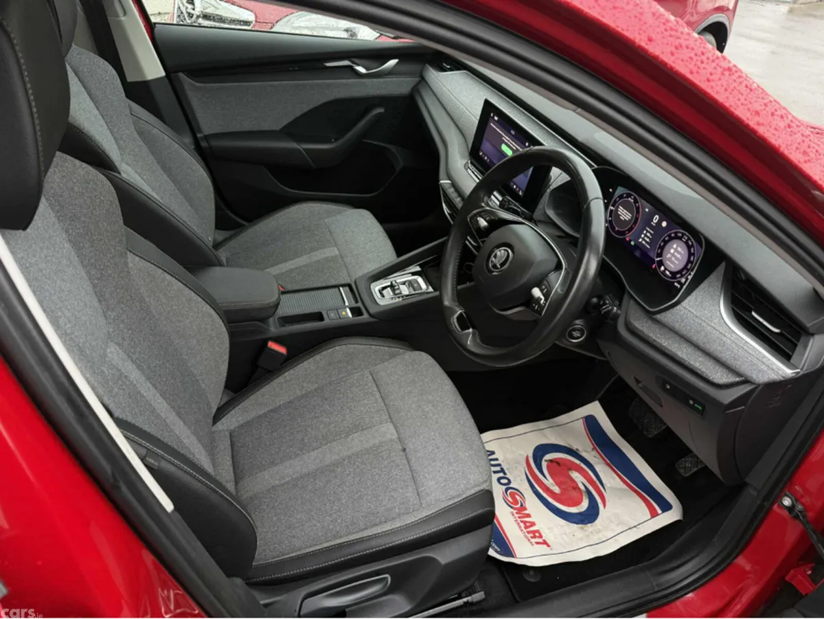Skoda Octavia Hatchback, Diesel, 2025, Red