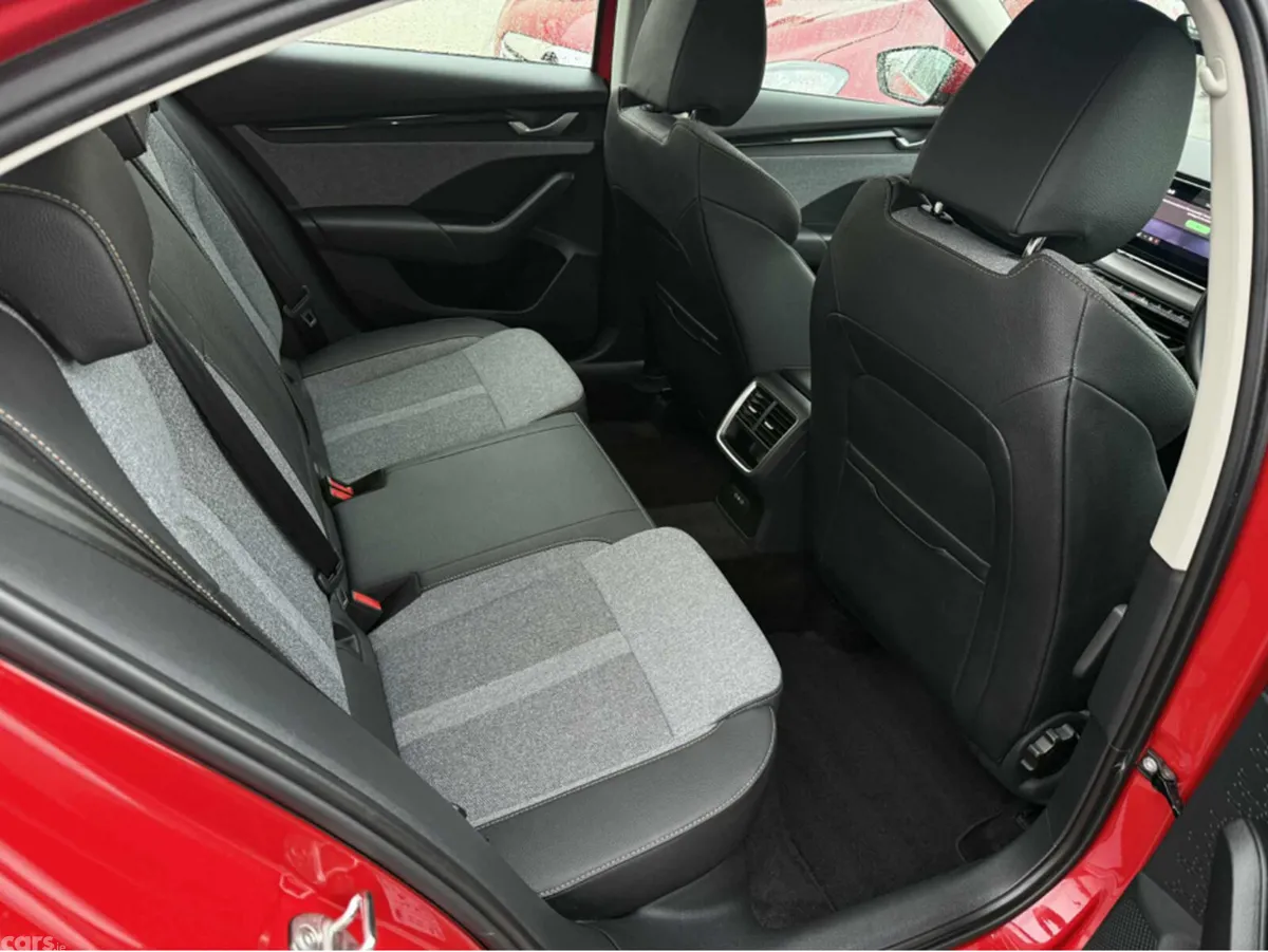 Skoda Octavia Hatchback, Diesel, 2025, Red