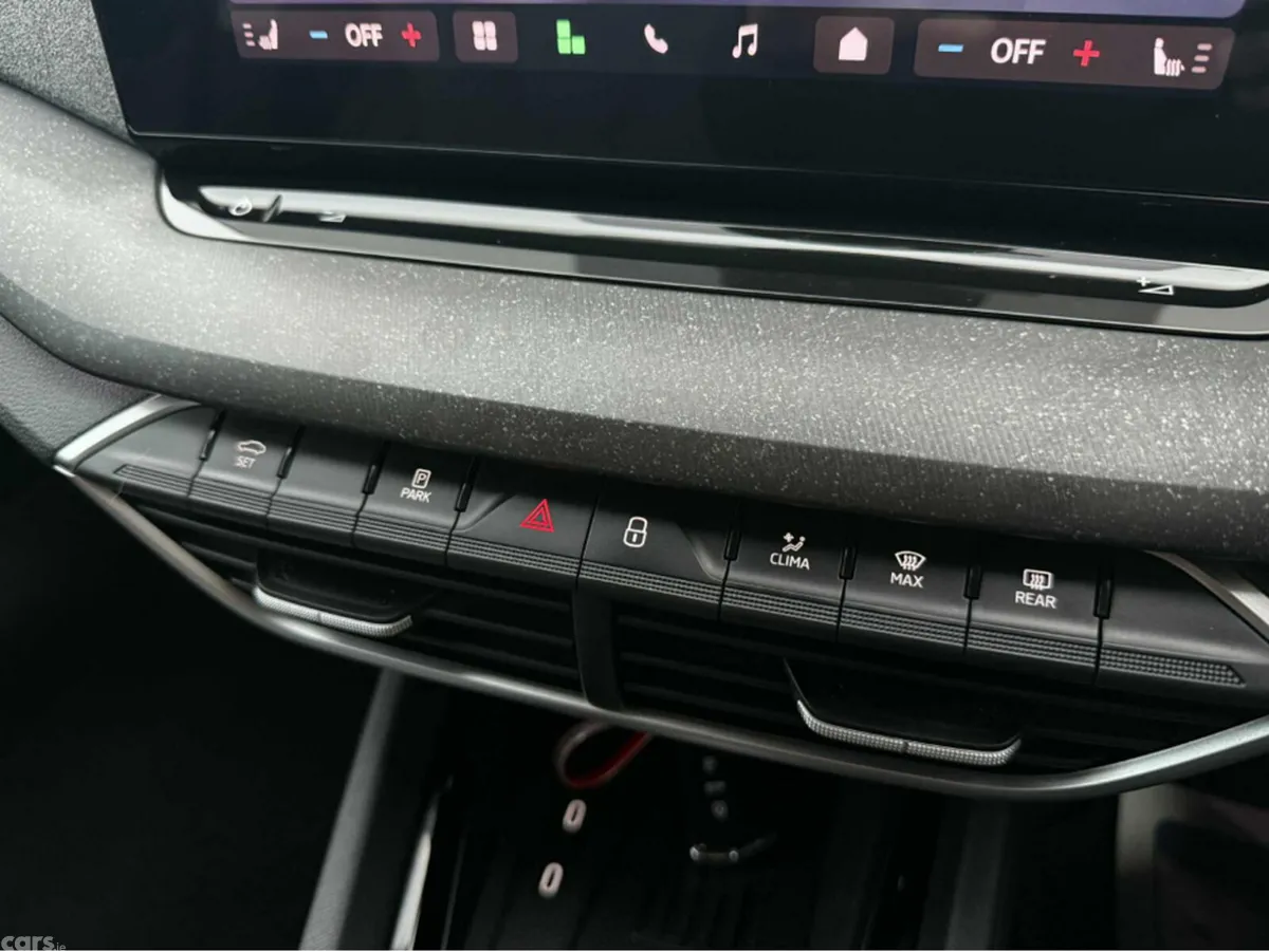 Skoda Octavia Hatchback, Diesel, 2025, Red