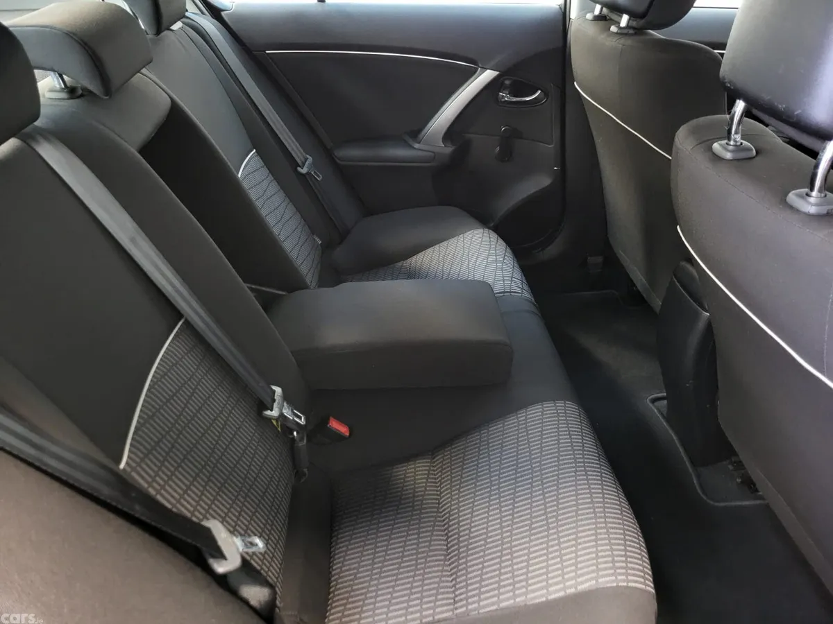 Toyota Avensis Saloon, Diesel, 2015, Black