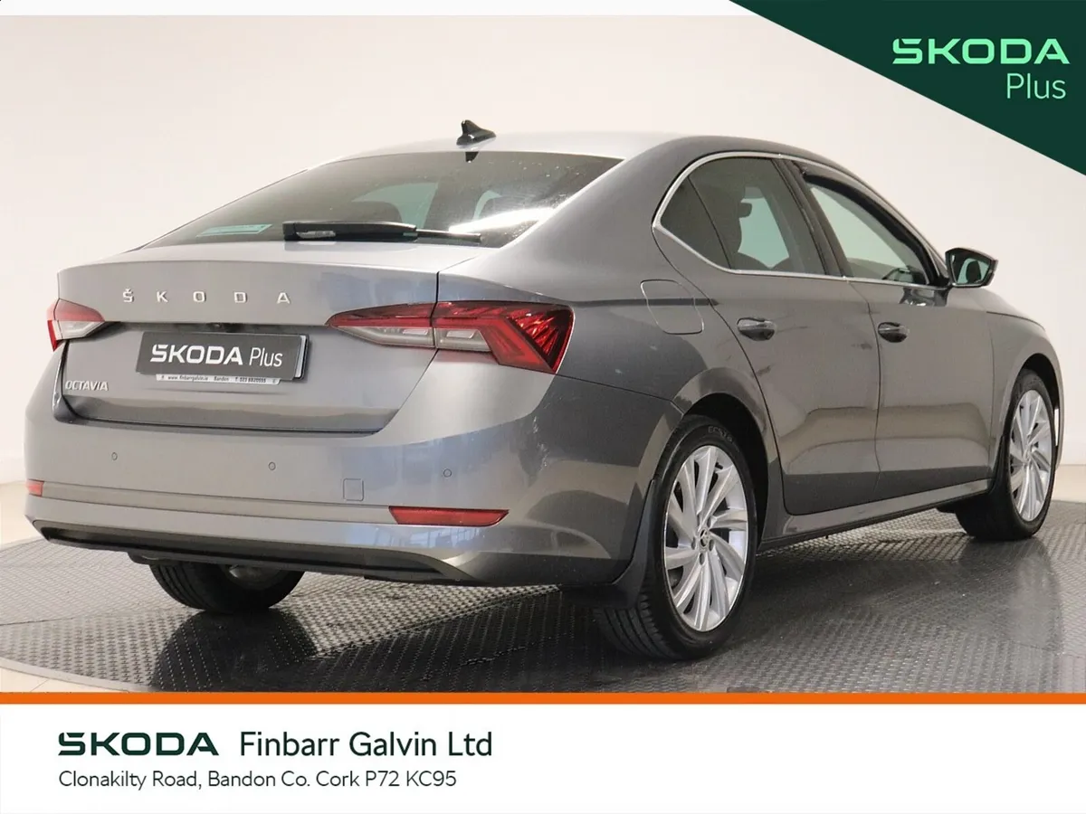 Skoda Octavia Saloon, Petrol, 2023, Grey