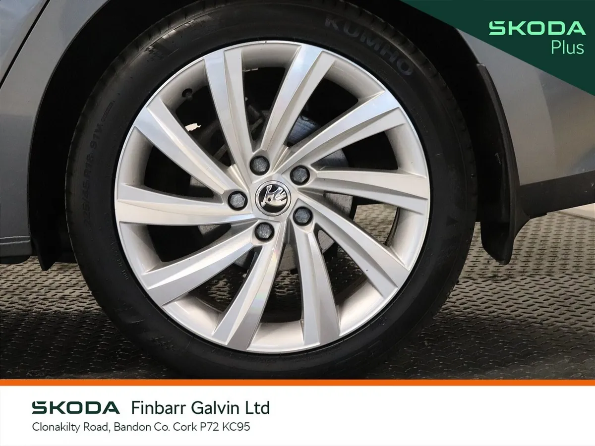 Skoda Octavia Saloon, Petrol, 2023, Grey
