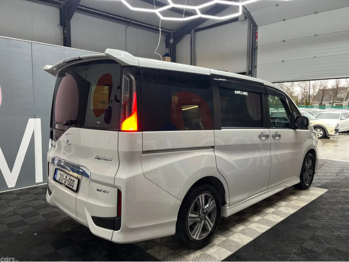 Honda Stepwagon MPV, Petrol Hybrid, 2020, White
