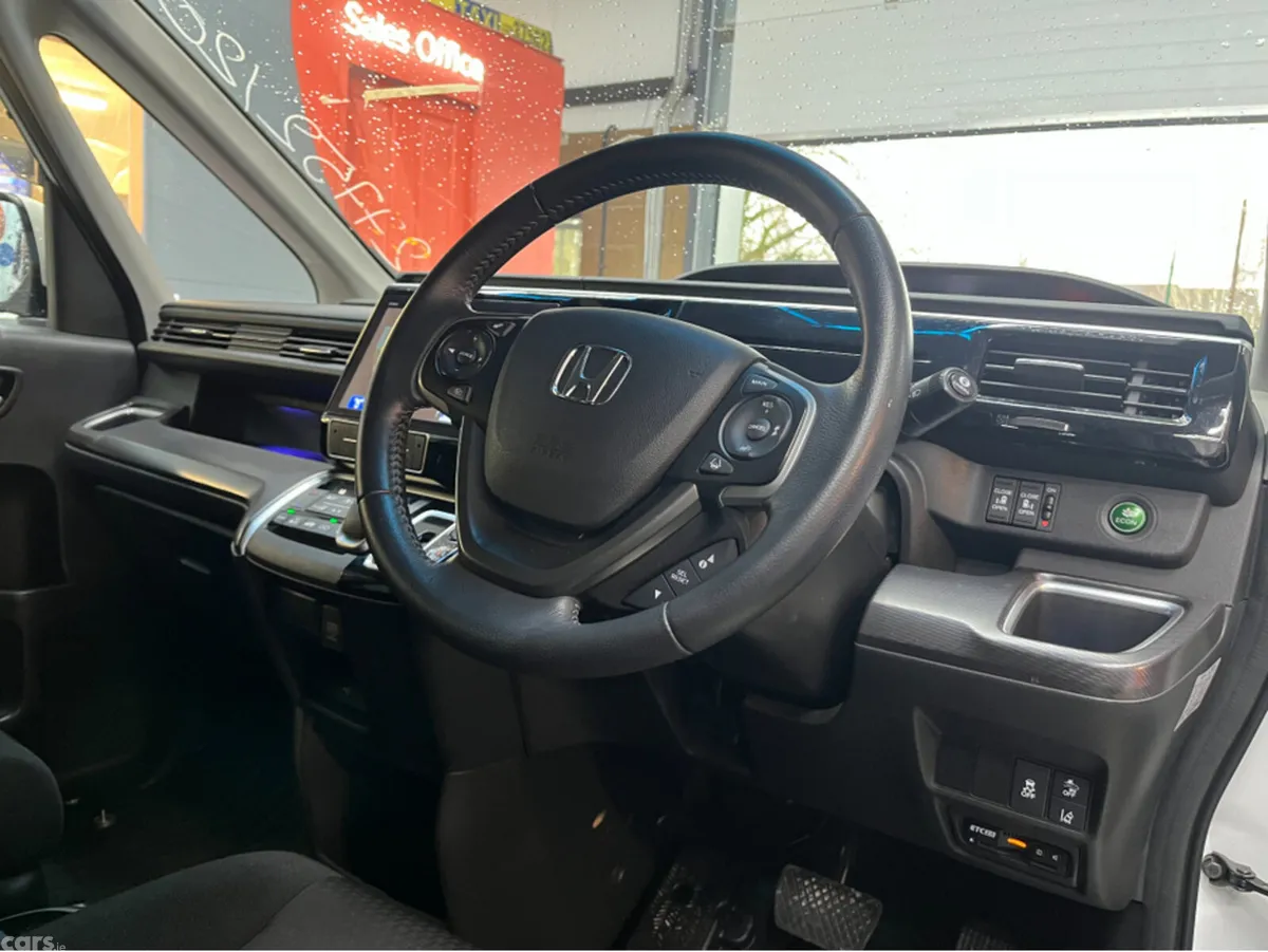 Honda Stepwagon MPV, Petrol Hybrid, 2020, White