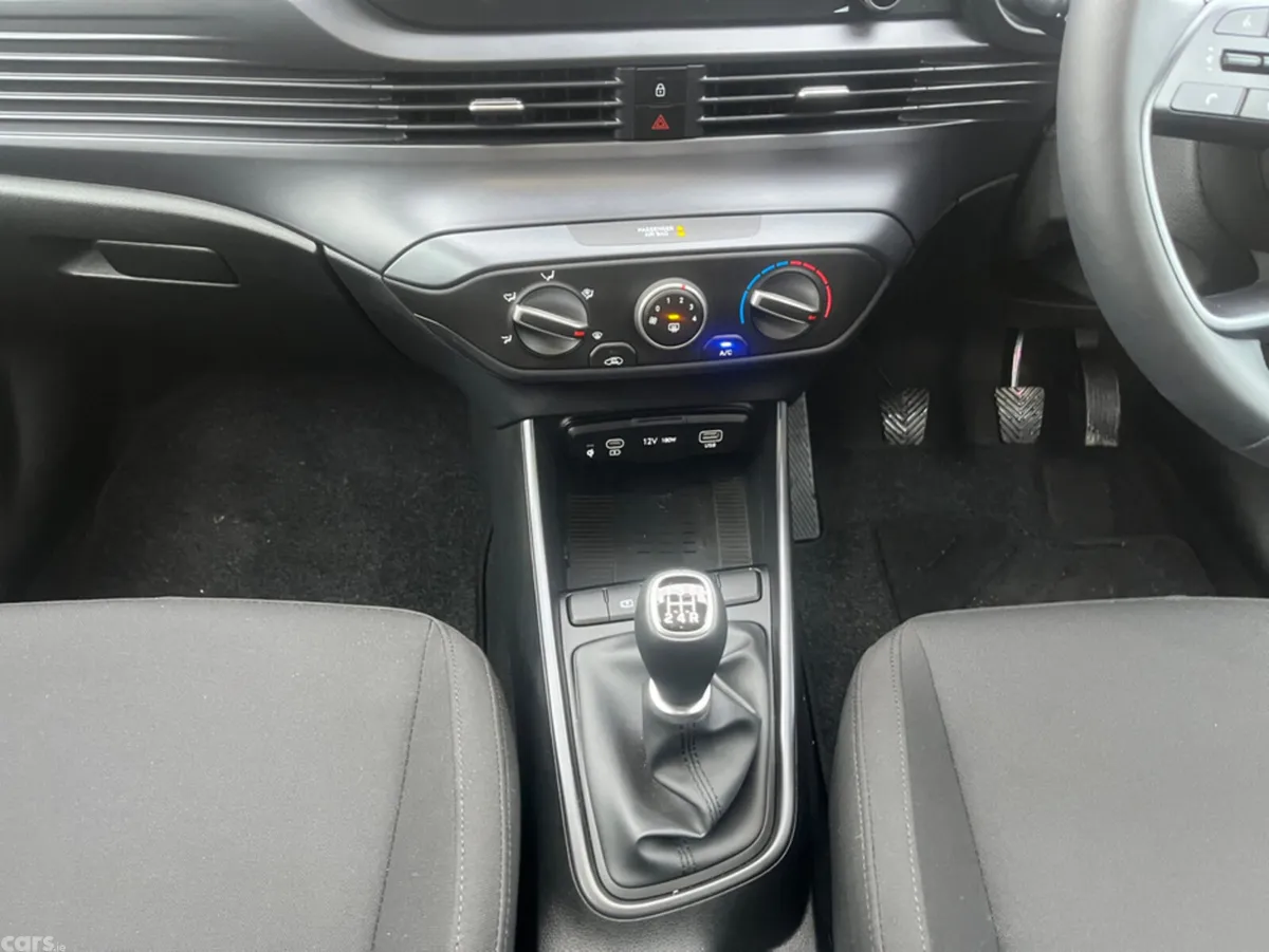 Hyundai i20 Hatchback, Petrol, 2025, White