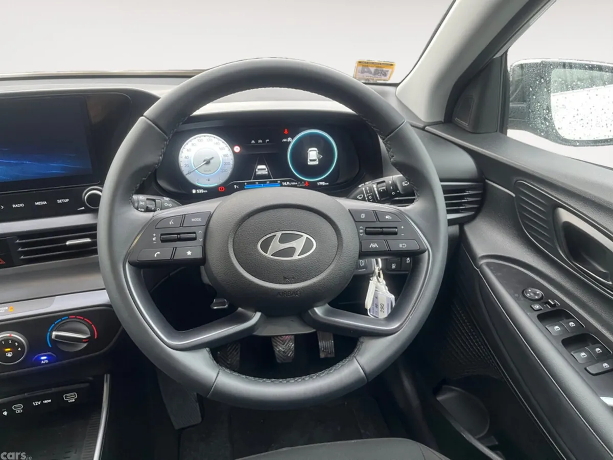 Hyundai i20 Hatchback, Petrol, 2025, White