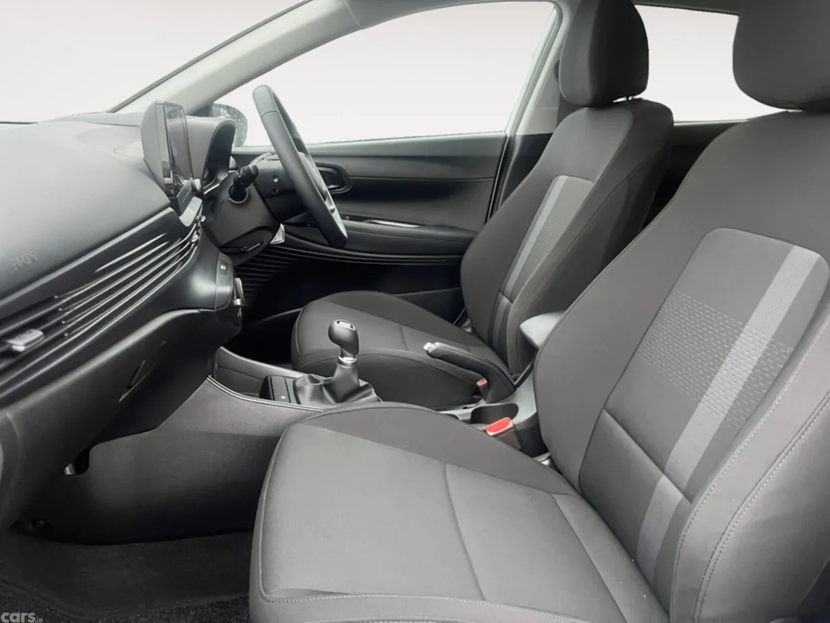 Hyundai i20 Hatchback, Petrol, 2025, White