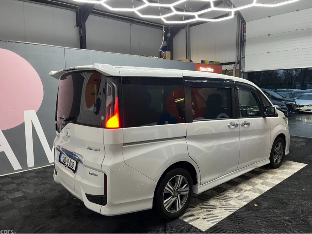 Honda Stepwagon MPV, Petrol Hybrid, 2020, White