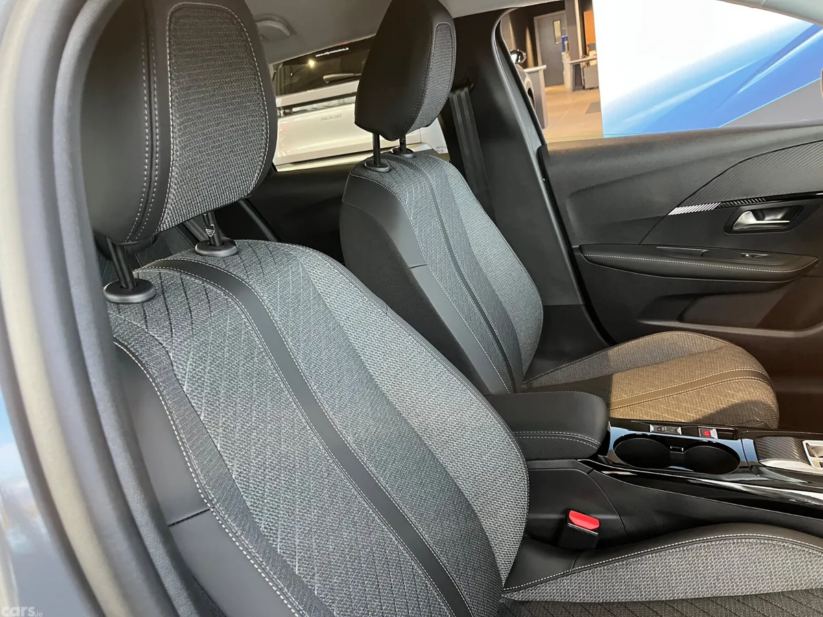 Peugeot 208 SUV, Petrol Hybrid, 2026, Blue