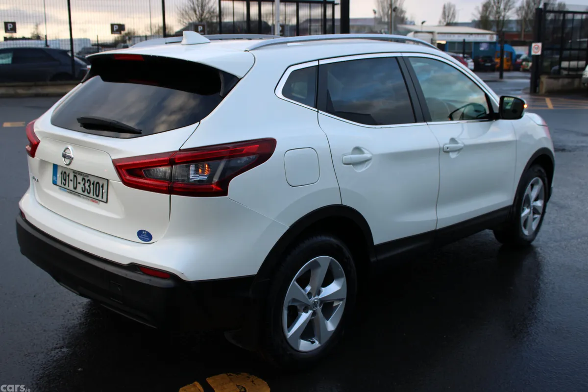 Nissan Qashqai MPV, Petrol, 2019, White