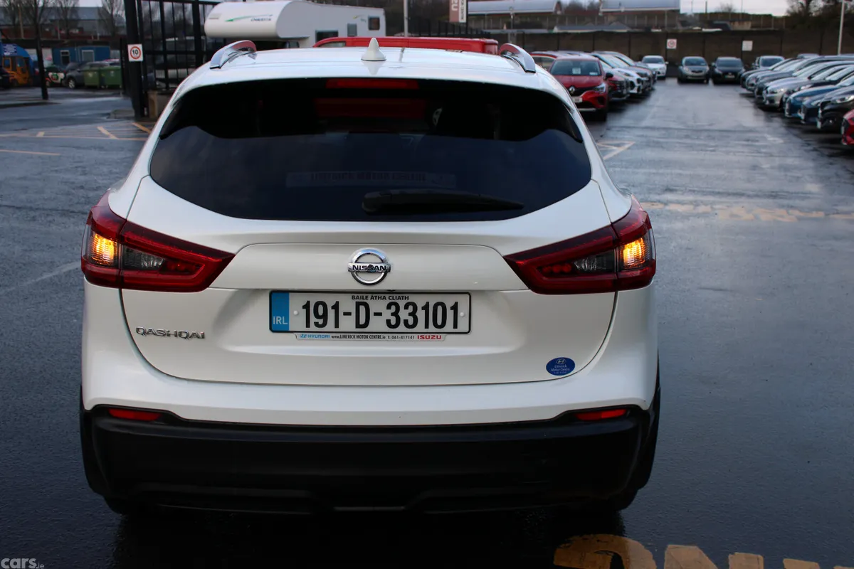 Nissan Qashqai MPV, Petrol, 2019, White