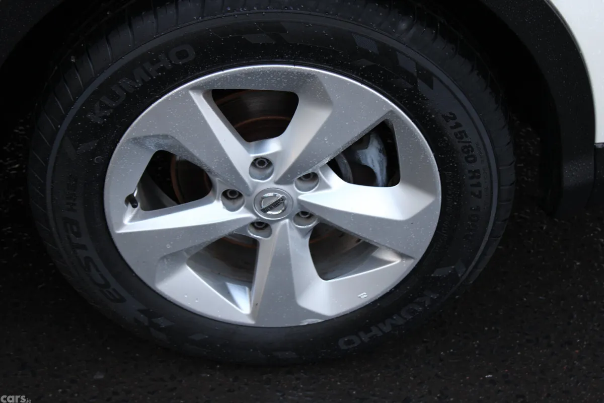 Nissan Qashqai MPV, Petrol, 2019, White