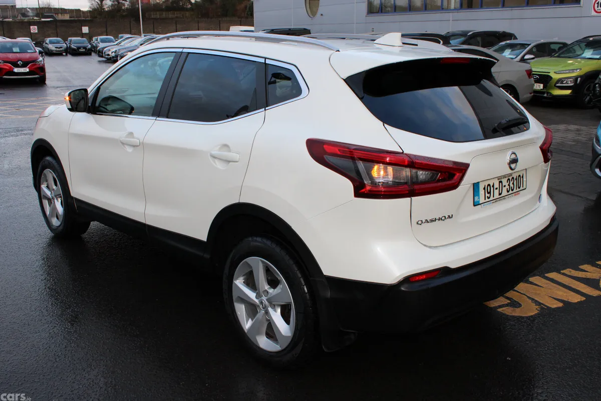 Nissan Qashqai MPV, Petrol, 2019, White