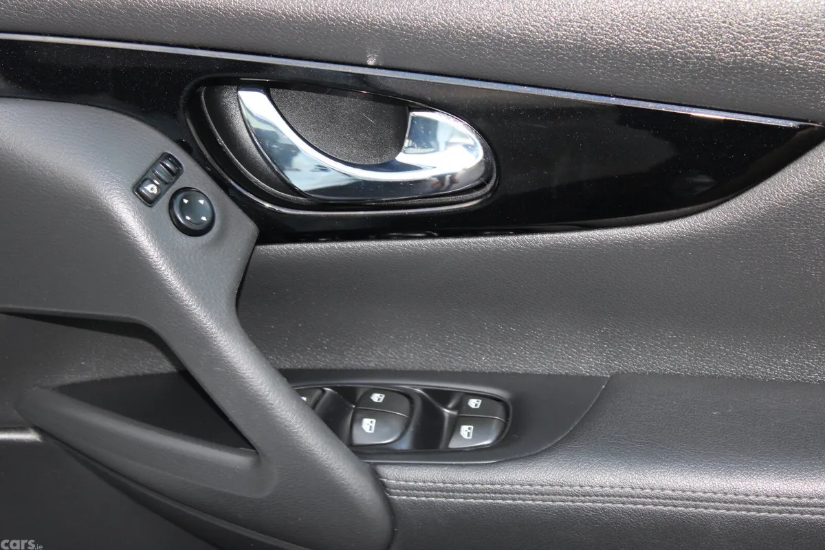 Nissan Qashqai MPV, Petrol, 2019, White