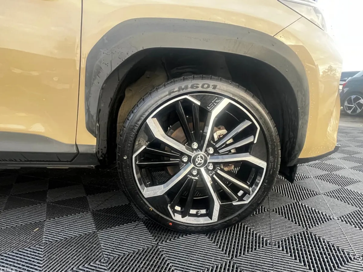 Toyota Yaris Cross Hatchback, Petrol Hybrid, 2021, Yellow