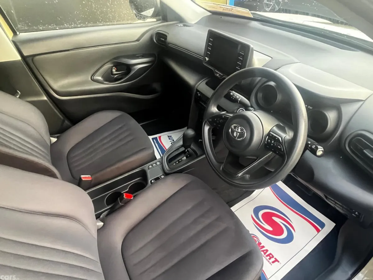 Toyota Yaris Cross Hatchback, Petrol Hybrid, 2021, Yellow