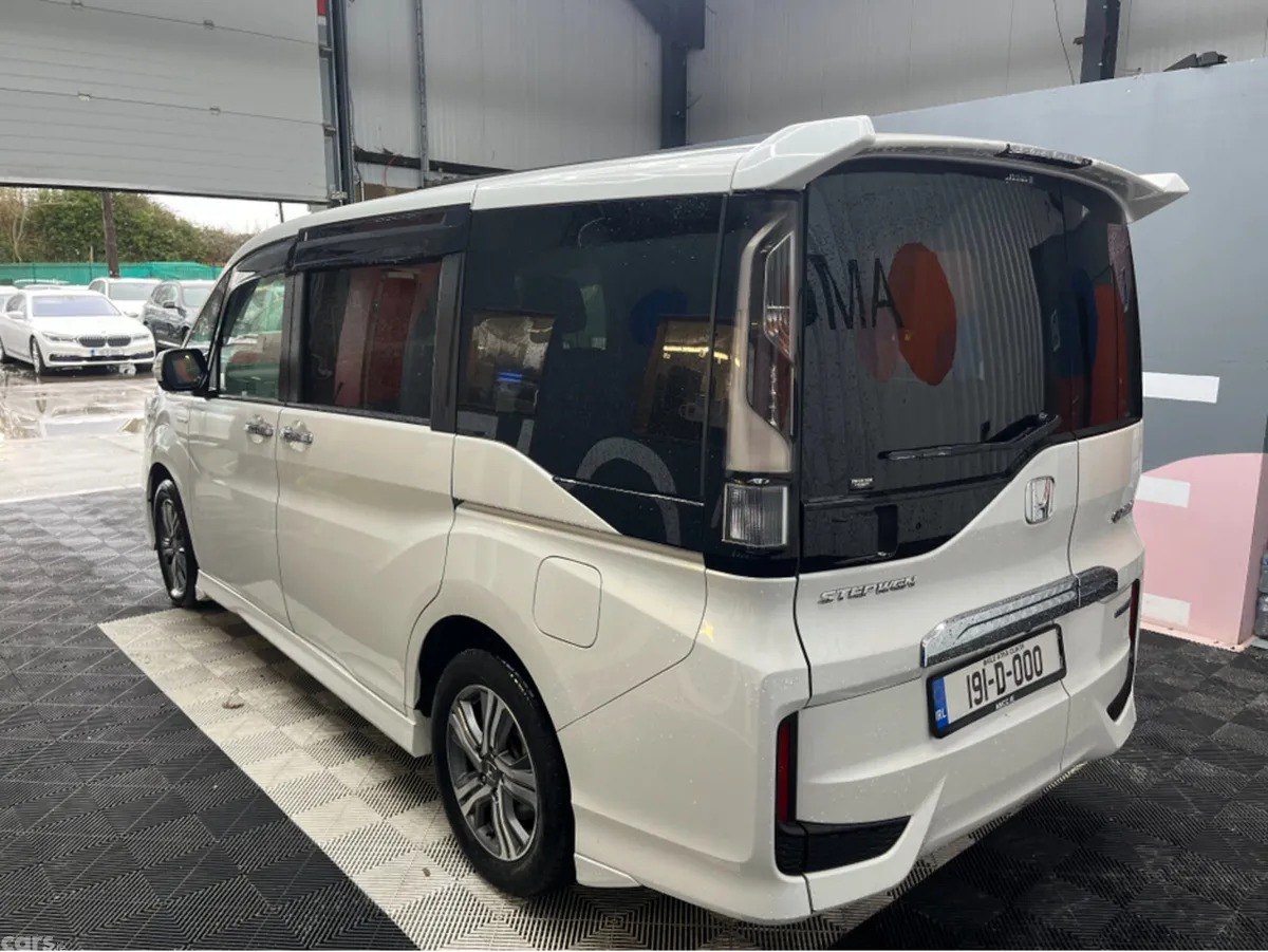 Honda Stepwagon MPV, Petrol Hybrid, 2019, White