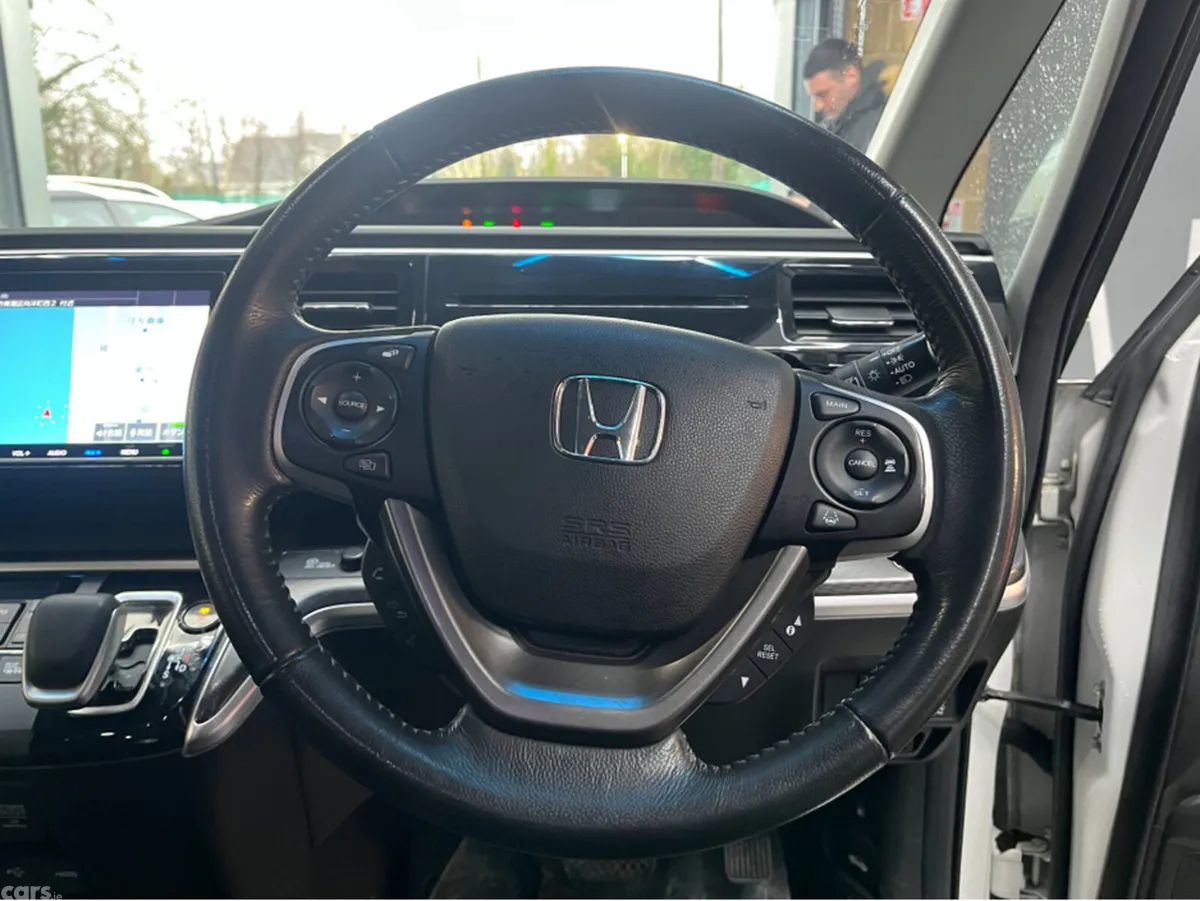 Honda Stepwagon MPV, Petrol Hybrid, 2019, White