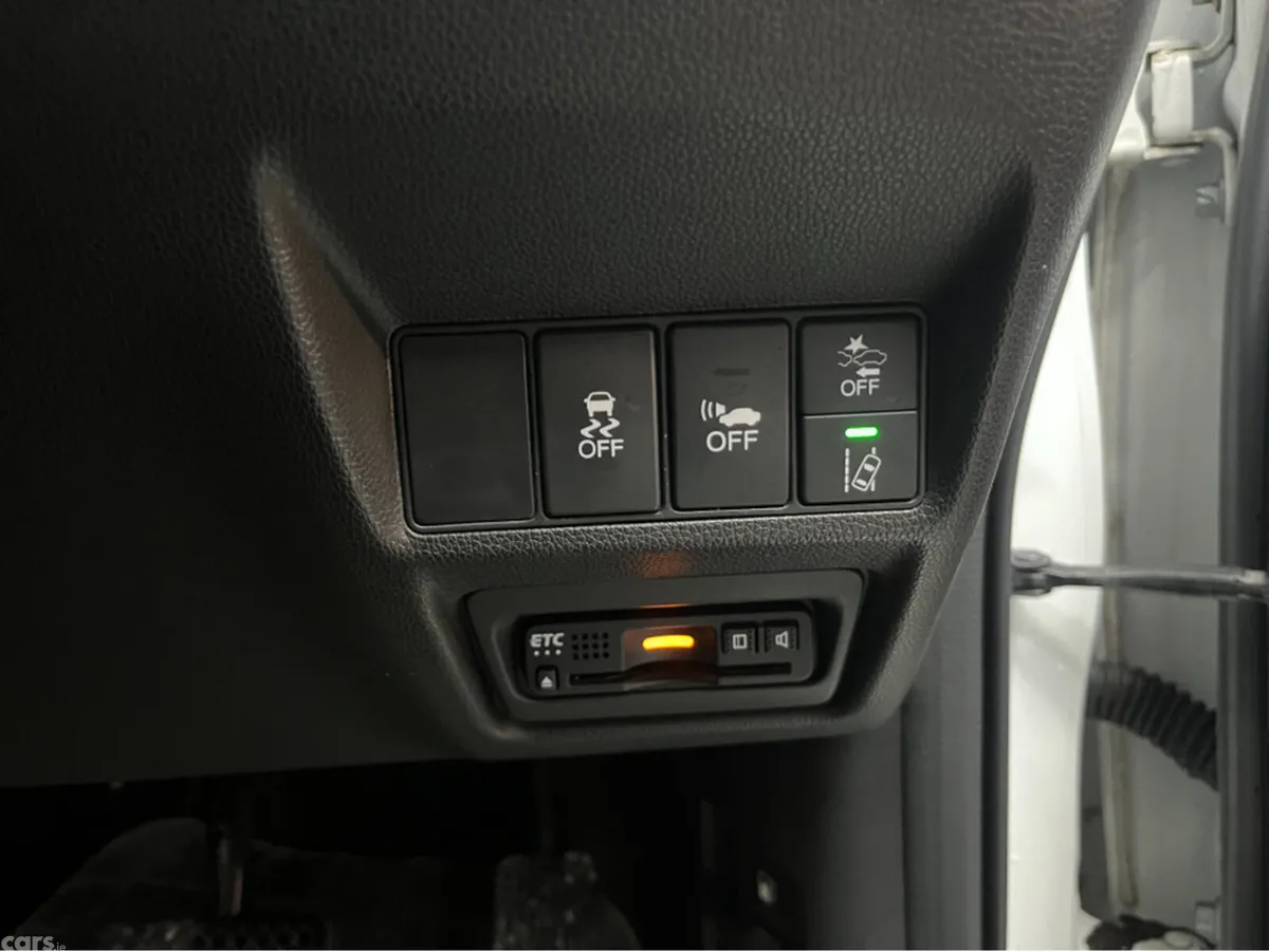 Honda Stepwagon MPV, Petrol Hybrid, 2019, White