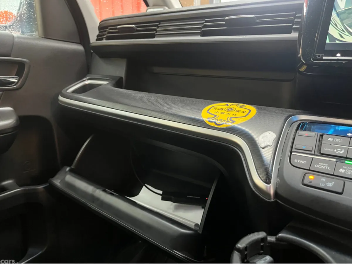 Honda Stepwagon MPV, Petrol Hybrid, 2019, White