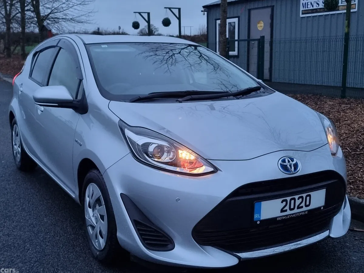 Toyota Aqua Hatchback, Petrol Hybrid, 2020, Silver
