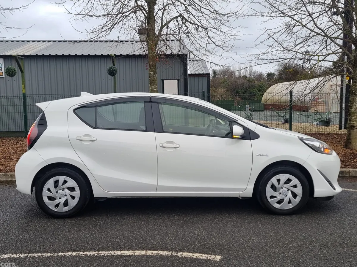 Toyota Aqua Hatchback, Petrol Hybrid, 2020, White