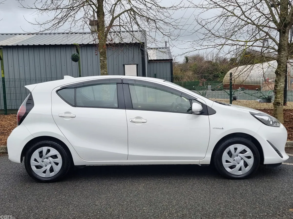Toyota Aqua Hatchback, Petrol Hybrid, 2020, White