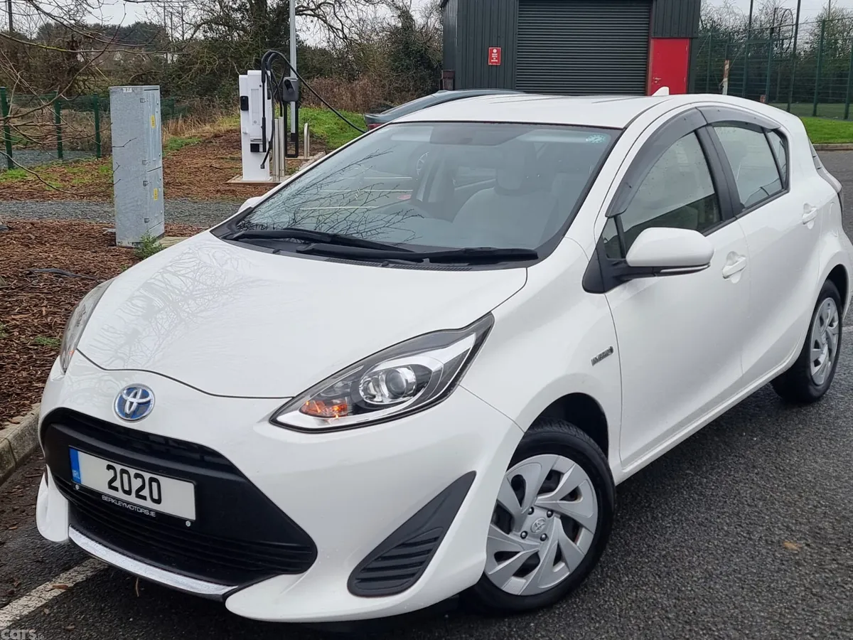 Toyota Aqua Hatchback, Petrol Hybrid, 2020, White