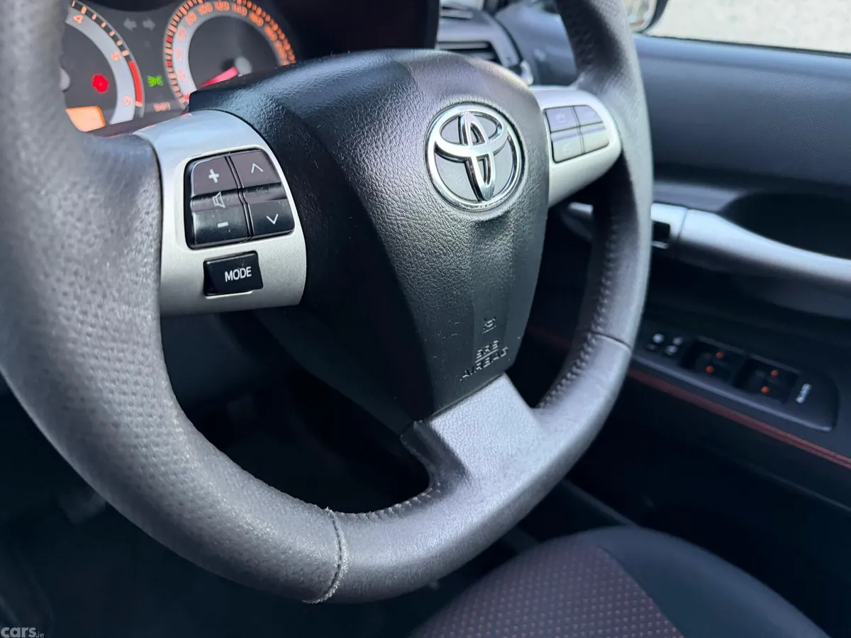 Toyota Auris Hatchback, Diesel, 2011, Black