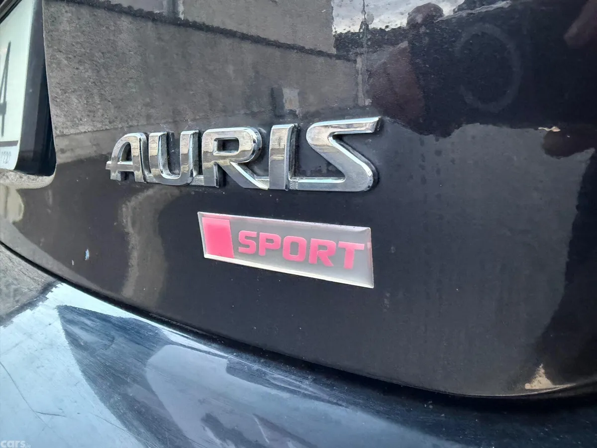 Toyota Auris Hatchback, Diesel, 2011, Black